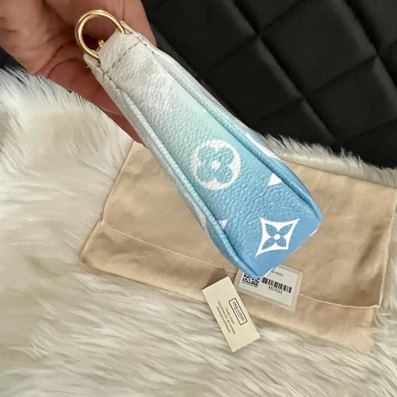 New Louis Vuitton By The Pool Multi Pochette Large Pochette - Picture 7 of 9